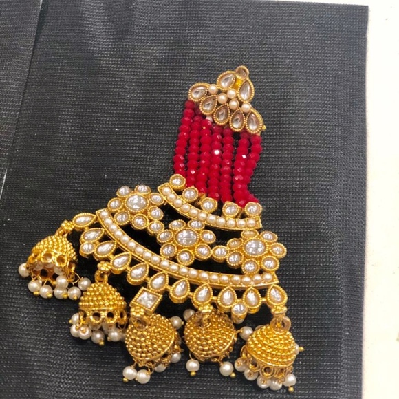 Beautiful Red & Gold Kundan Earrings - Picture 3 of 3